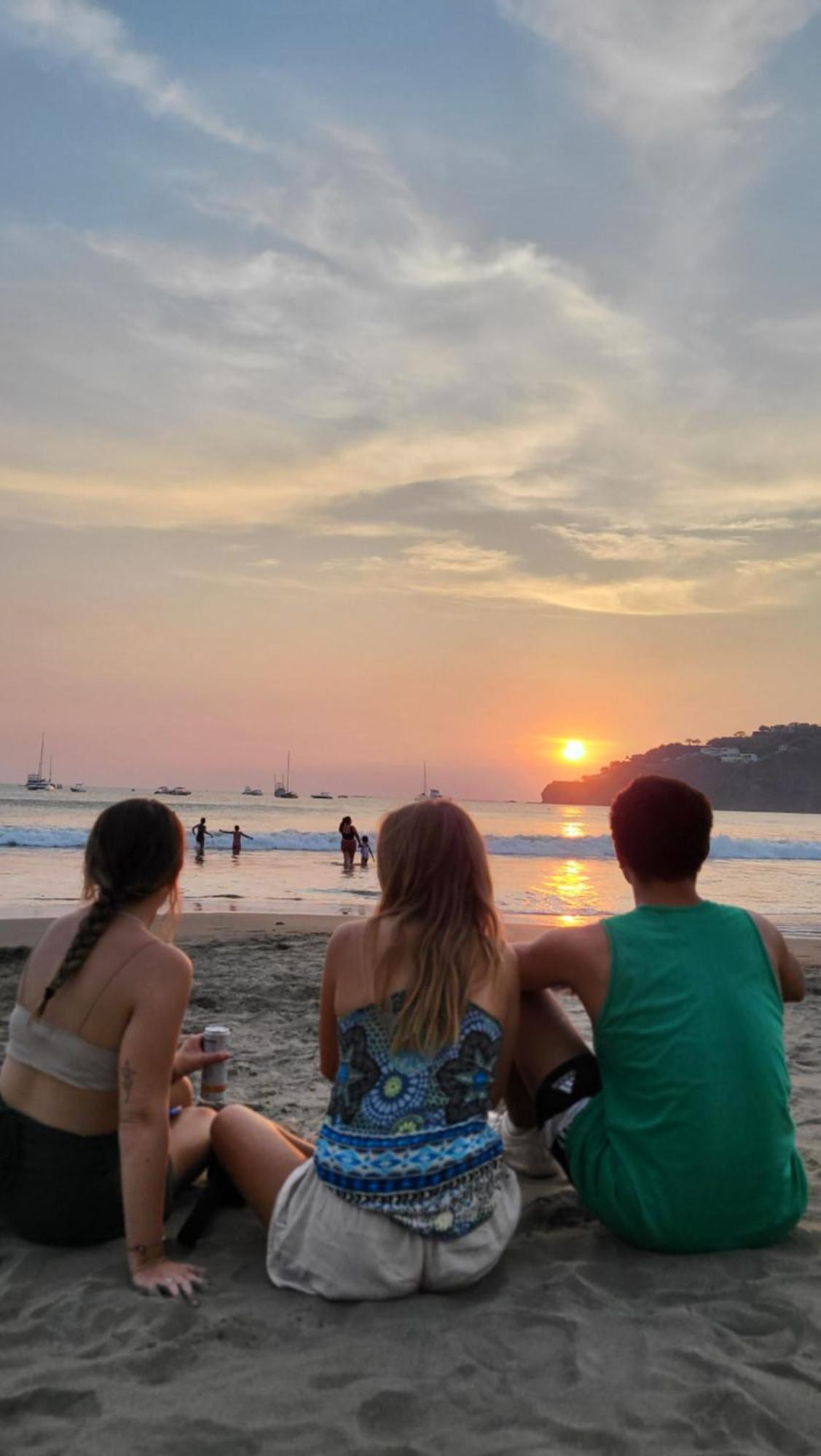 Sohla Rooftop Hostel ซานฮวนเดลซูร์ ภายนอก รูปภาพ