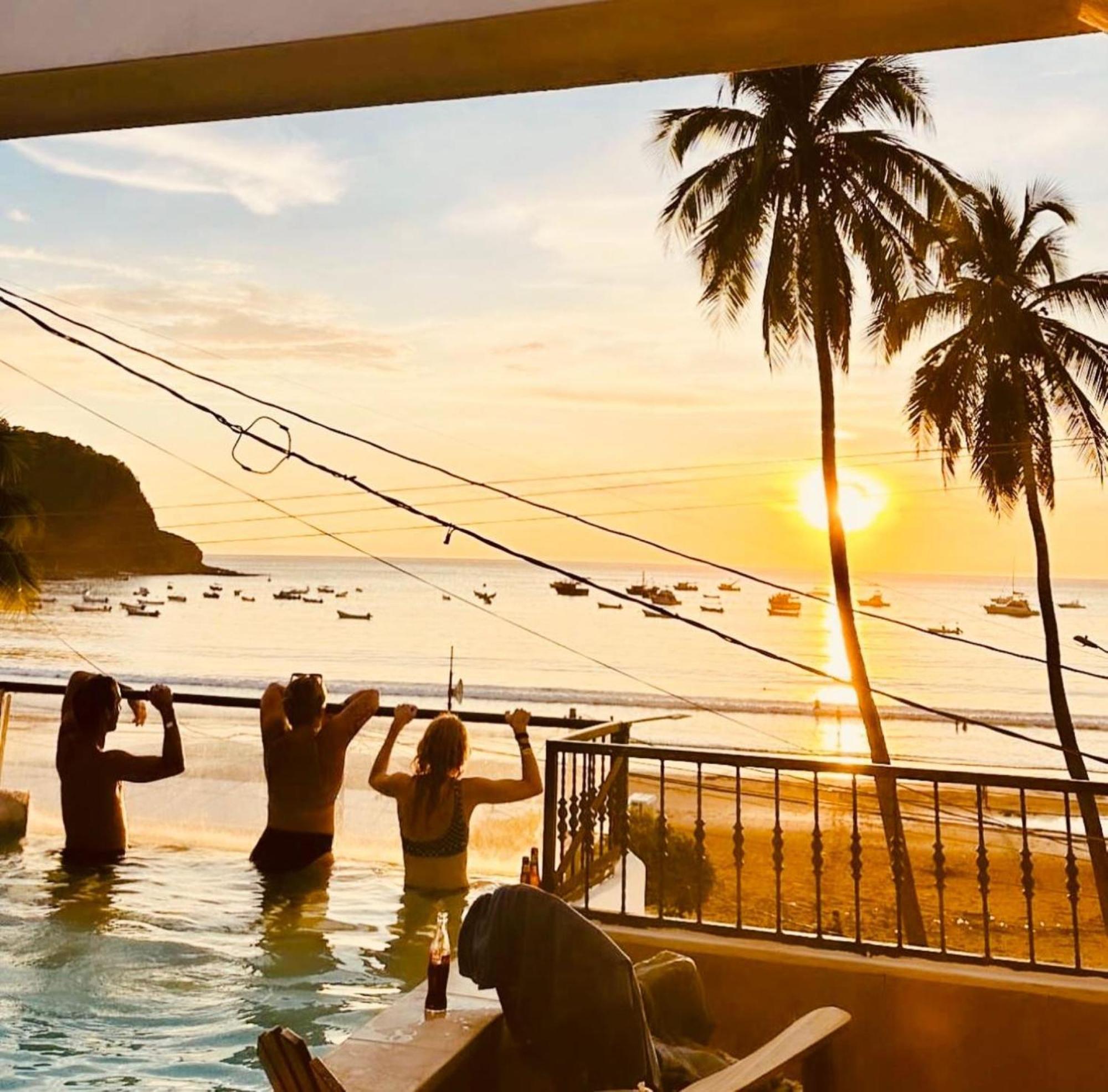 Sohla Rooftop Hostel ซานฮวนเดลซูร์ ภายนอก รูปภาพ